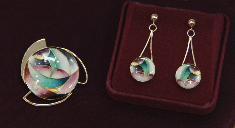  :  : DON VIEHMAN  CLOISONNE and ENAMELING